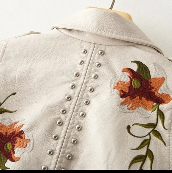 🦋NWT Embroidered White Jacket Vegan Leather. - Picture 15 of 15